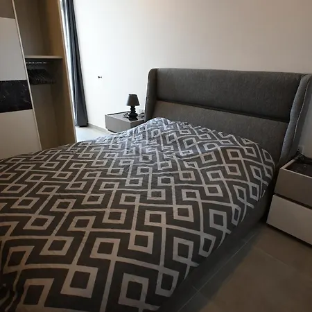 Highland Apartment *