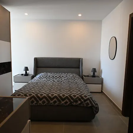 Highland Apartment *