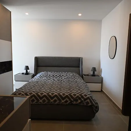 Highland Apartment *